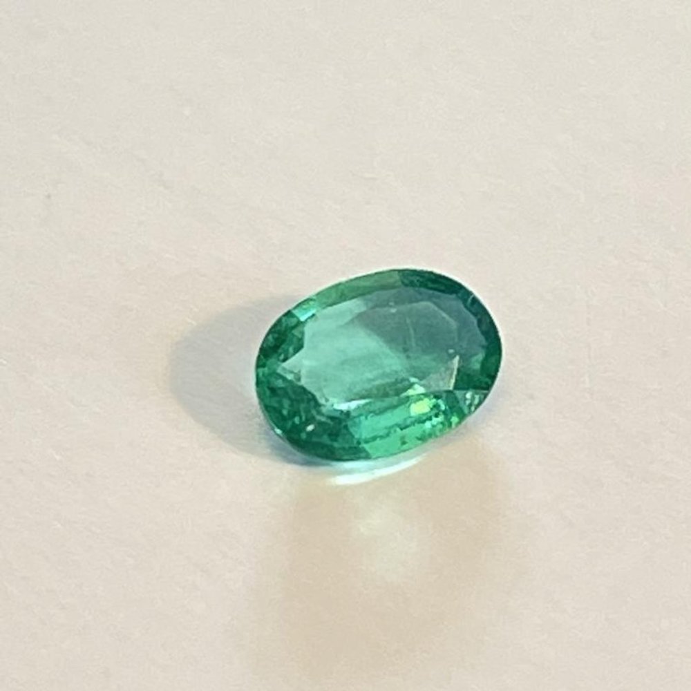 Excellent Vivid Natural Beryl Emerald 0.60 carats - Picture 2 of 10